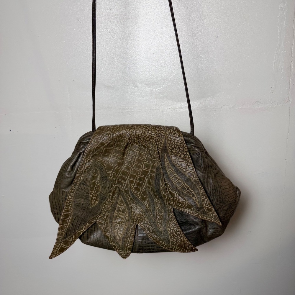 Vintage 90s Green Monstera Garden Leaf Flap Crossbody purse w long skinny handle - Picture 2 of 9